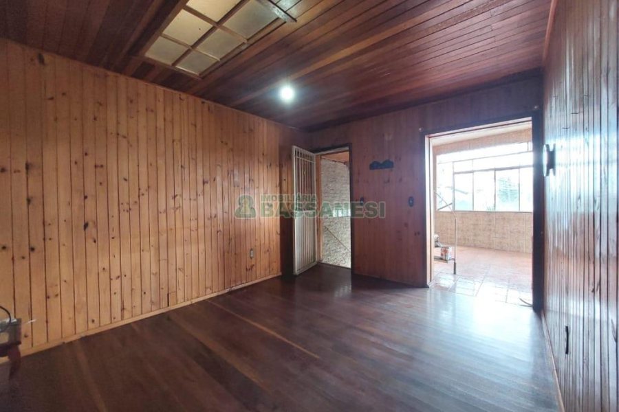 Casa com 162m², 3 dormitórios, 2 vagas, no bairro Rio Branco em Caxias do Sul para Comprar