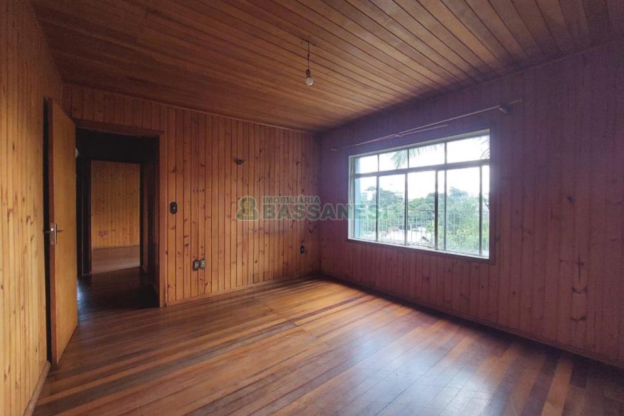 Casa com 162m², 3 dormitórios, 2 vagas, no bairro Rio Branco em Caxias do Sul para Comprar