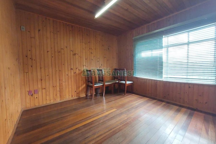 Casa com 162m², 3 dormitórios, 2 vagas, no bairro Rio Branco em Caxias do Sul para Comprar