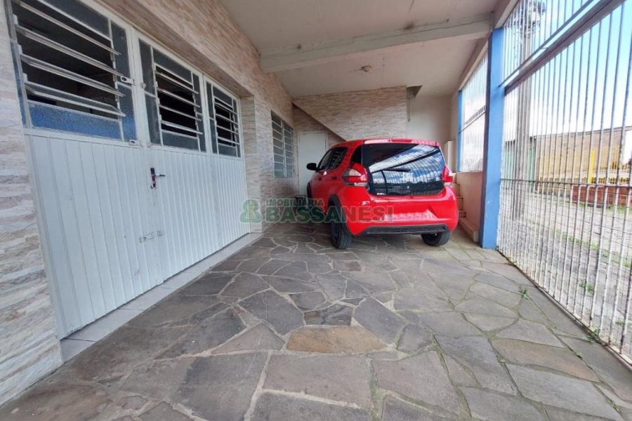 Casa com 162m², 3 dormitórios, 2 vagas, no bairro Rio Branco em Caxias do Sul para Comprar