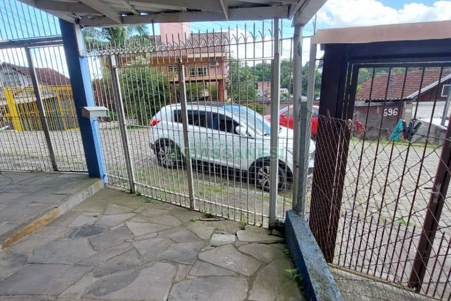 Casa com 162m², 3 dormitórios, 2 vagas, no bairro Rio Branco em Caxias do Sul para Comprar