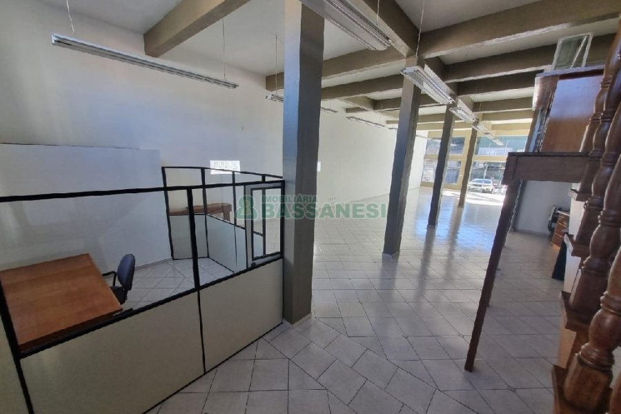 Loja com 240m², no bairro Rio Branco em Caxias do Sul para Alugar