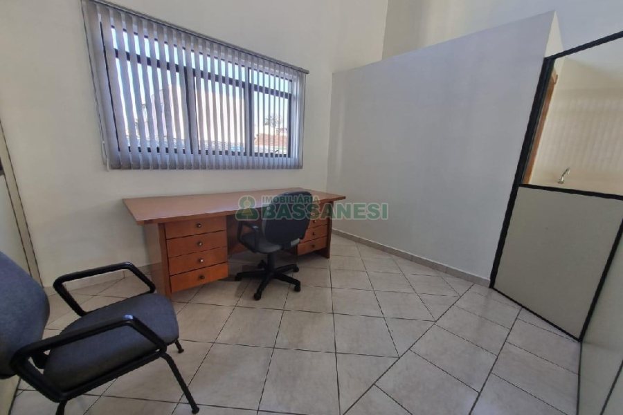 Loja com 240m², no bairro Rio Branco em Caxias do Sul para Alugar