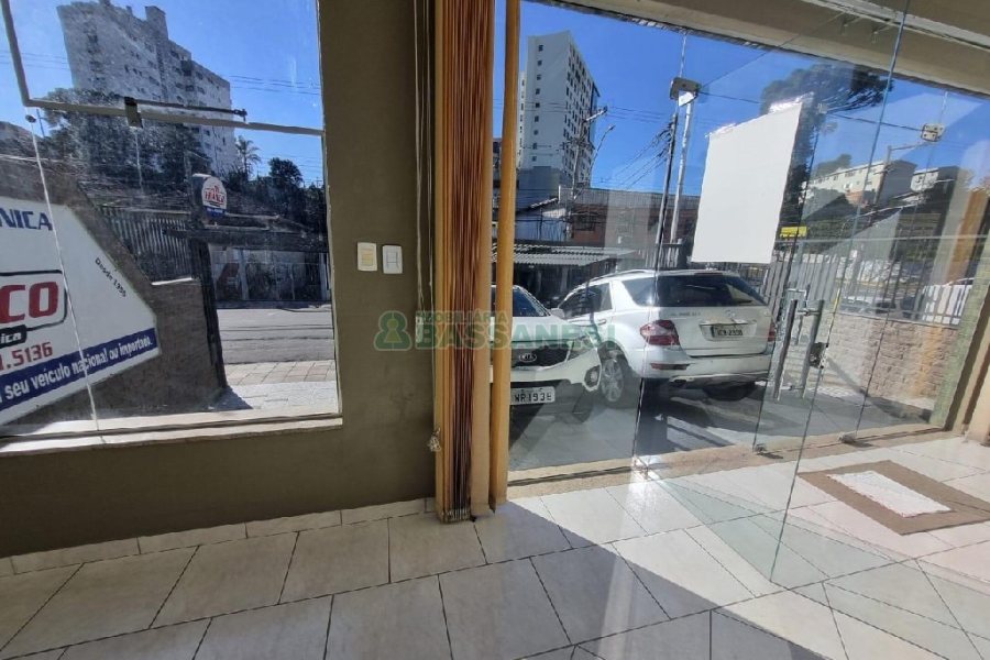 Loja com 240m², no bairro Rio Branco em Caxias do Sul para Alugar