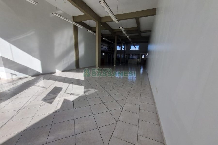 Loja com 240m², no bairro Rio Branco em Caxias do Sul para Alugar