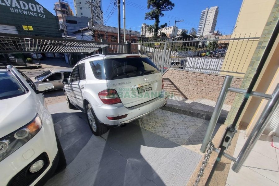 Loja com 240m², no bairro Rio Branco em Caxias do Sul para Alugar