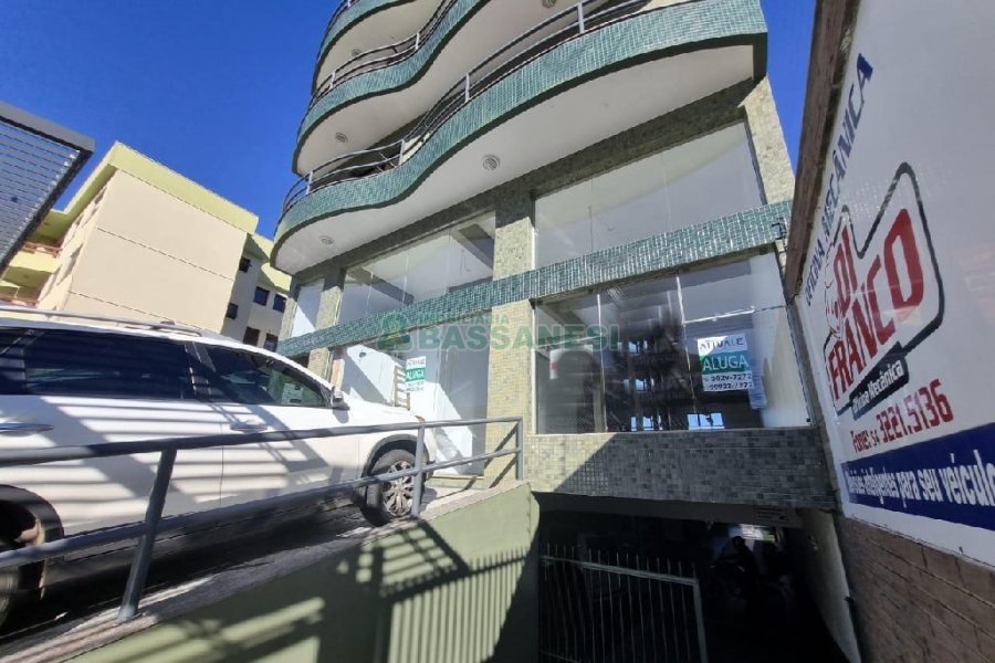 Loja com 240m², no bairro Rio Branco em Caxias do Sul para Alugar