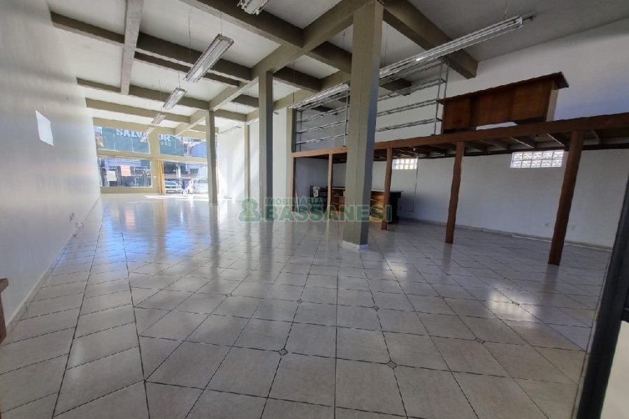 Loja com 240m², no bairro Rio Branco em Caxias do Sul para Alugar
