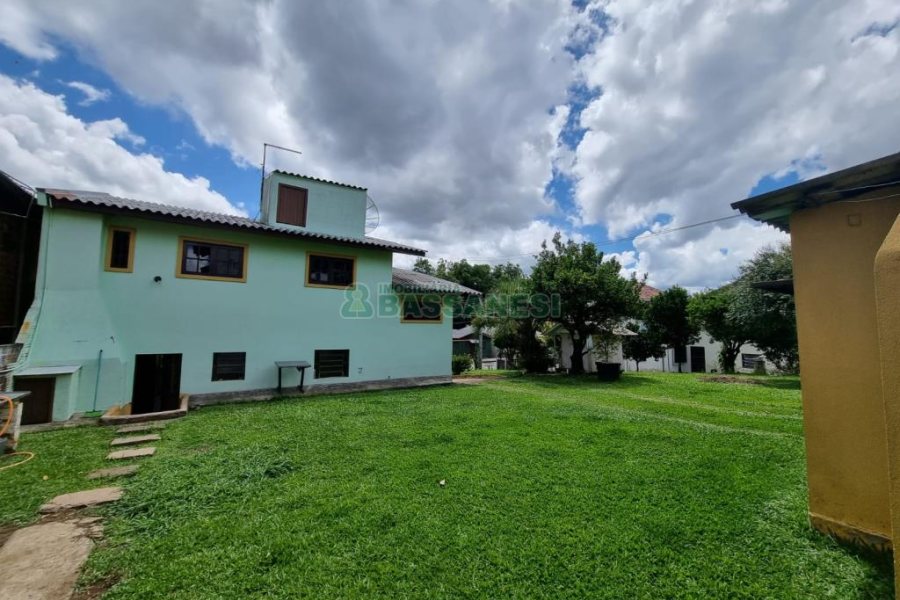 Casa com 194m², 3 dormitórios, 2 vagas, no bairro São Caetano em Caxias do Sul para Comprar