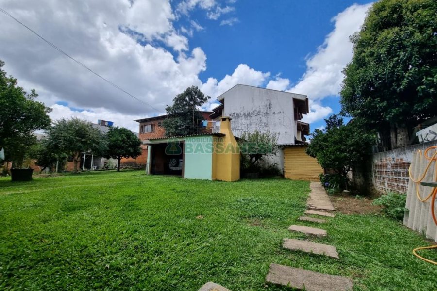 Casa com 194m², 3 dormitórios, 2 vagas, no bairro São Caetano em Caxias do Sul para Comprar