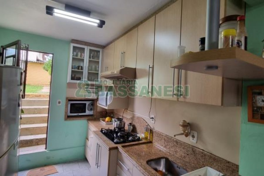 Casa com 194m², 3 dormitórios, 2 vagas, no bairro São Caetano em Caxias do Sul para Comprar