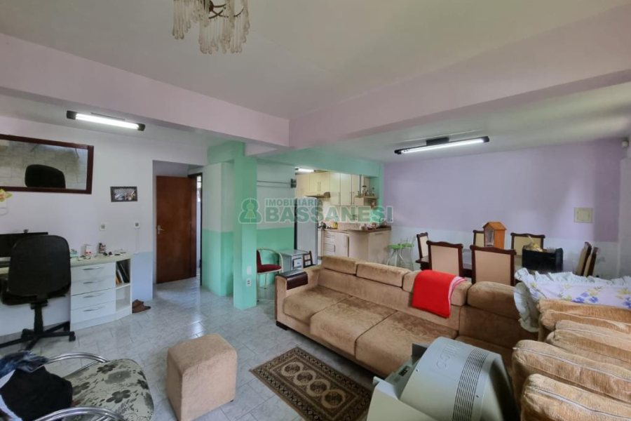 Casa com 194m², 3 dormitórios, 2 vagas, no bairro São Caetano em Caxias do Sul para Comprar