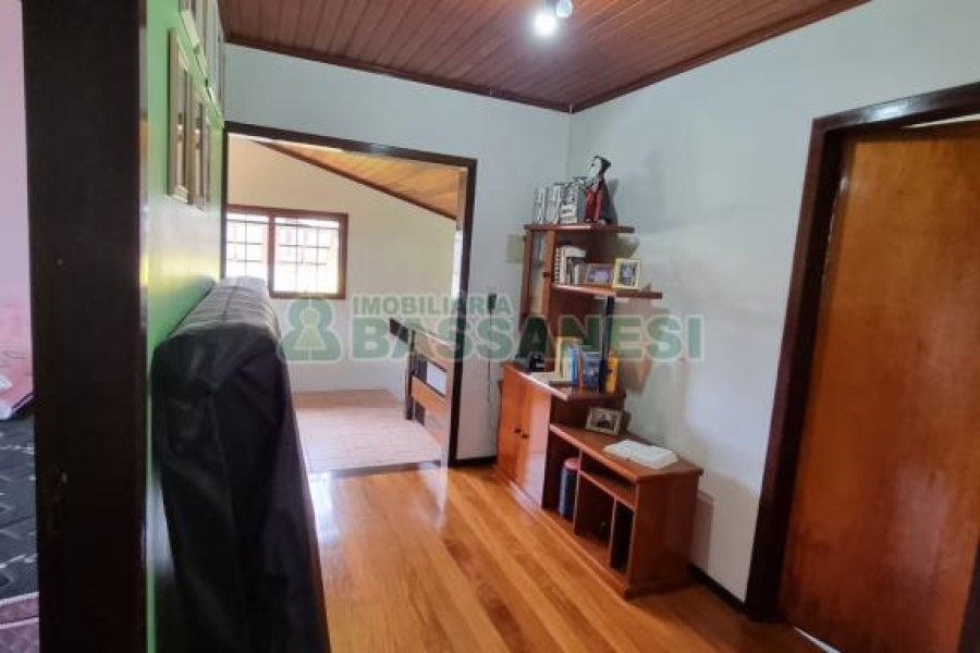 Casa com 194m², 3 dormitórios, 2 vagas, no bairro São Caetano em Caxias do Sul para Comprar