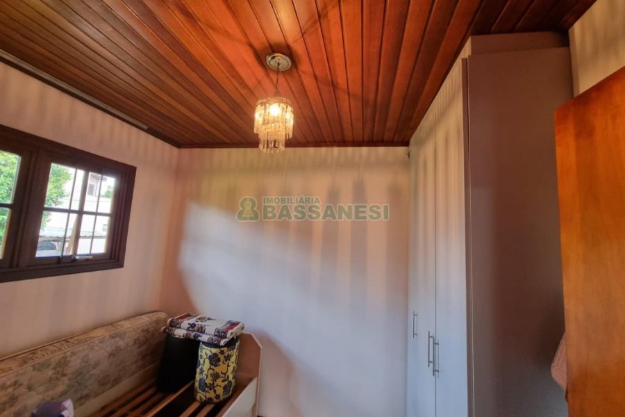 Casa com 194m², 3 dormitórios, 2 vagas, no bairro São Caetano em Caxias do Sul para Comprar