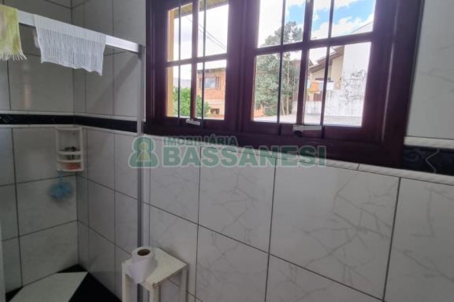Casa com 194m², 3 dormitórios, 2 vagas, no bairro São Caetano em Caxias do Sul para Comprar