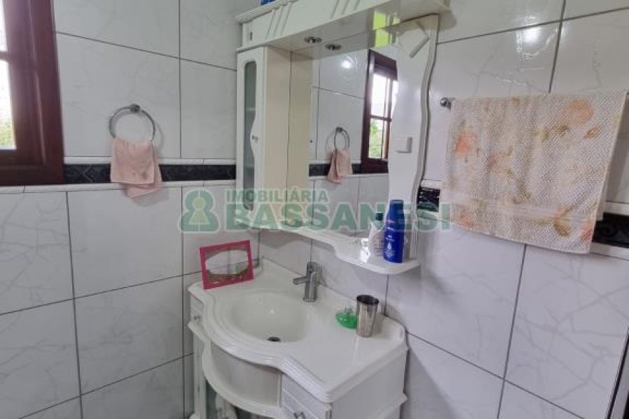 Casa com 194m², 3 dormitórios, 2 vagas, no bairro São Caetano em Caxias do Sul para Comprar
