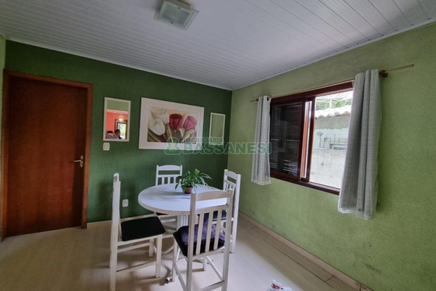 Casa com 185m², 3 dormitórios, 1 vaga, no bairro Bom Pastor em Caxias do Sul para Comprar