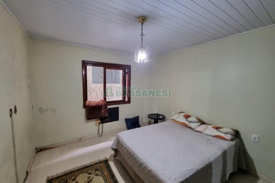 Casa com 185m², 3 dormitórios, 1 vaga, no bairro Bom Pastor em Caxias do Sul para Comprar