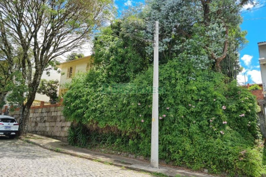Terreno com 336m², no bairro Cinqüentenário em Caxias do Sul para Comprar
