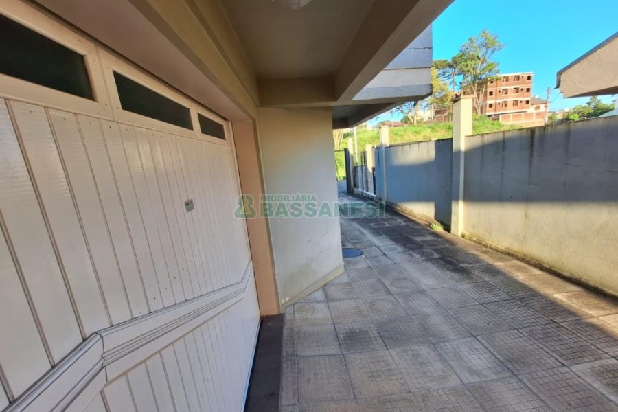 Sobrado com 104m², 3 dormitórios, 1 vaga, no bairro Vila Verde em Caxias do Sul para Comprar