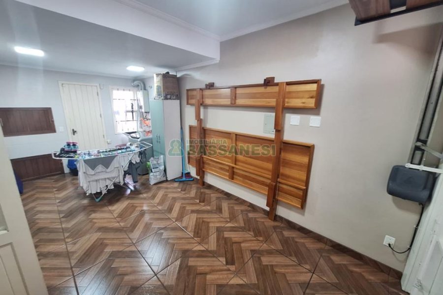 Sobrado com 104m², 3 dormitórios, 1 vaga, no bairro Vila Verde em Caxias do Sul para Comprar