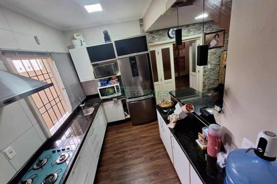 Sobrado com 104m², 3 dormitórios, 1 vaga, no bairro Vila Verde em Caxias do Sul para Comprar