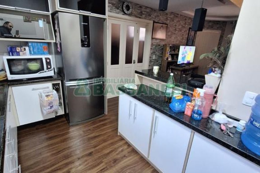 Sobrado com 104m², 3 dormitórios, 1 vaga, no bairro Vila Verde em Caxias do Sul para Comprar