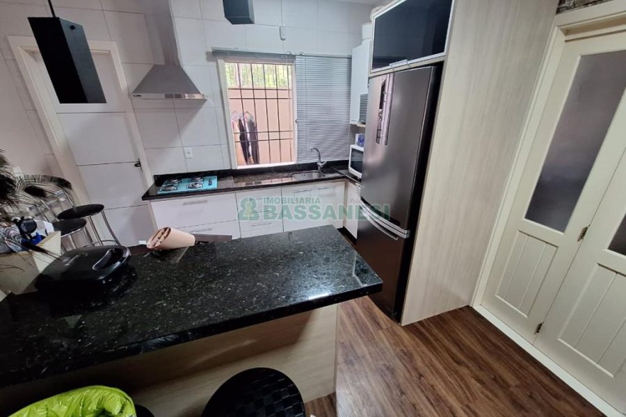 Sobrado com 104m², 3 dormitórios, 1 vaga, no bairro Vila Verde em Caxias do Sul para Comprar