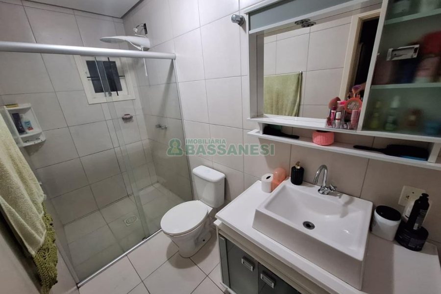 Sobrado com 104m², 3 dormitórios, 1 vaga, no bairro Vila Verde em Caxias do Sul para Comprar