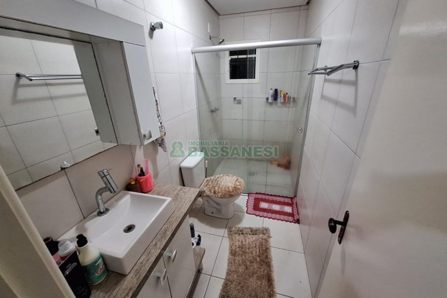 Sobrado com 104m², 3 dormitórios, 1 vaga, no bairro Vila Verde em Caxias do Sul para Comprar