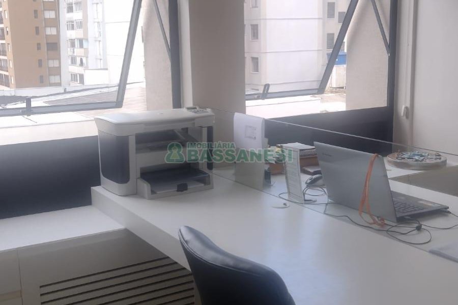 Sala com 42m², no bairro Centro em Caxias do Sul para Comprar