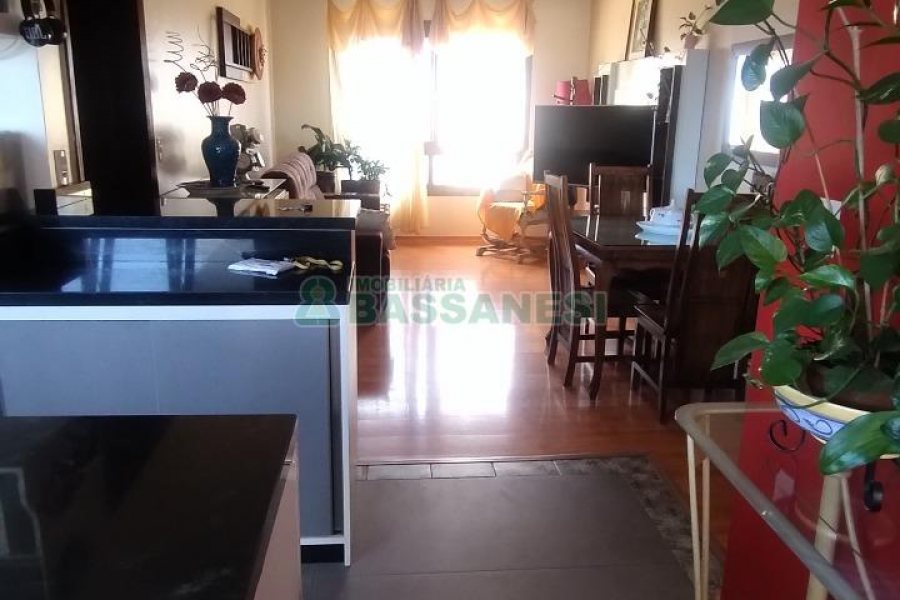 Apartamento com 78m², 2 dormitórios, 1 vaga, no bairro Medianeira em Caxias do Sul para Comprar