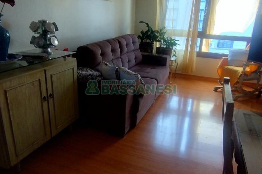 Apartamento com 78m², 2 dormitórios, 1 vaga, no bairro Medianeira em Caxias do Sul para Comprar