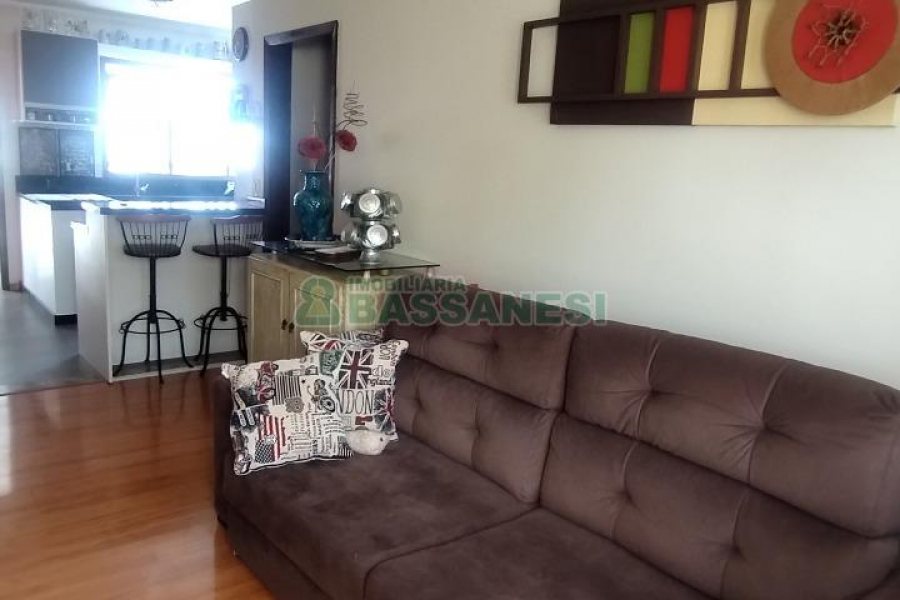 Apartamento com 78m², 2 dormitórios, 1 vaga, no bairro Medianeira em Caxias do Sul para Comprar