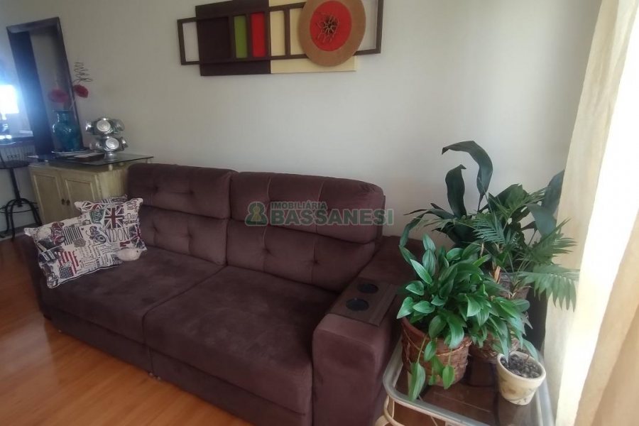 Apartamento com 78m², 2 dormitórios, 1 vaga, no bairro Medianeira em Caxias do Sul para Comprar