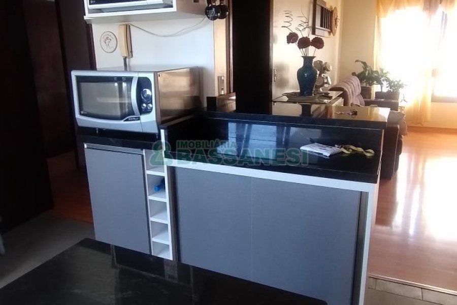 Apartamento com 78m², 2 dormitórios, 1 vaga, no bairro Medianeira em Caxias do Sul para Comprar