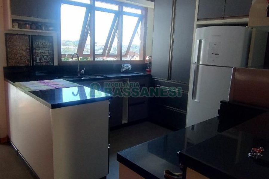 Apartamento com 78m², 2 dormitórios, 1 vaga, no bairro Medianeira em Caxias do Sul para Comprar