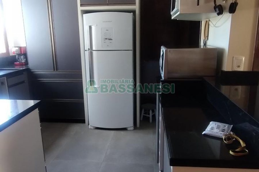 Apartamento com 78m², 2 dormitórios, 1 vaga, no bairro Medianeira em Caxias do Sul para Comprar