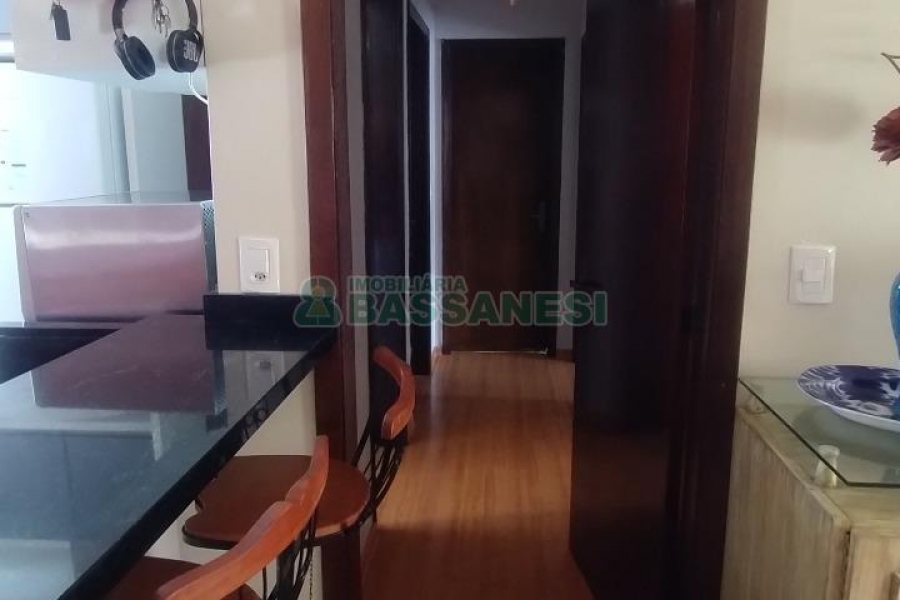 Apartamento com 78m², 2 dormitórios, 1 vaga, no bairro Medianeira em Caxias do Sul para Comprar