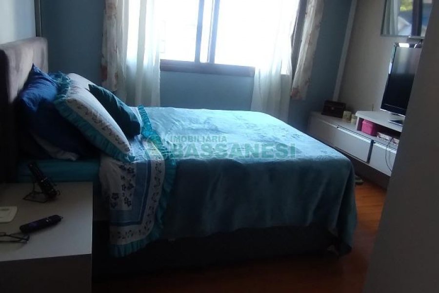 Apartamento com 78m², 2 dormitórios, 1 vaga, no bairro Medianeira em Caxias do Sul para Comprar