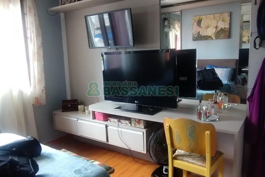 Apartamento com 78m², 2 dormitórios, 1 vaga, no bairro Medianeira em Caxias do Sul para Comprar