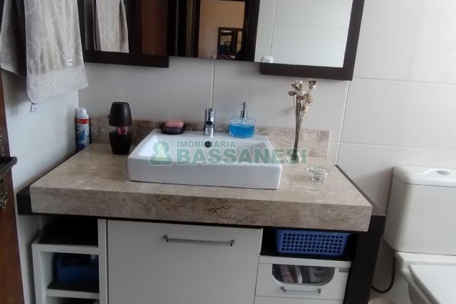Apartamento com 78m², 2 dormitórios, 1 vaga, no bairro Medianeira em Caxias do Sul para Comprar