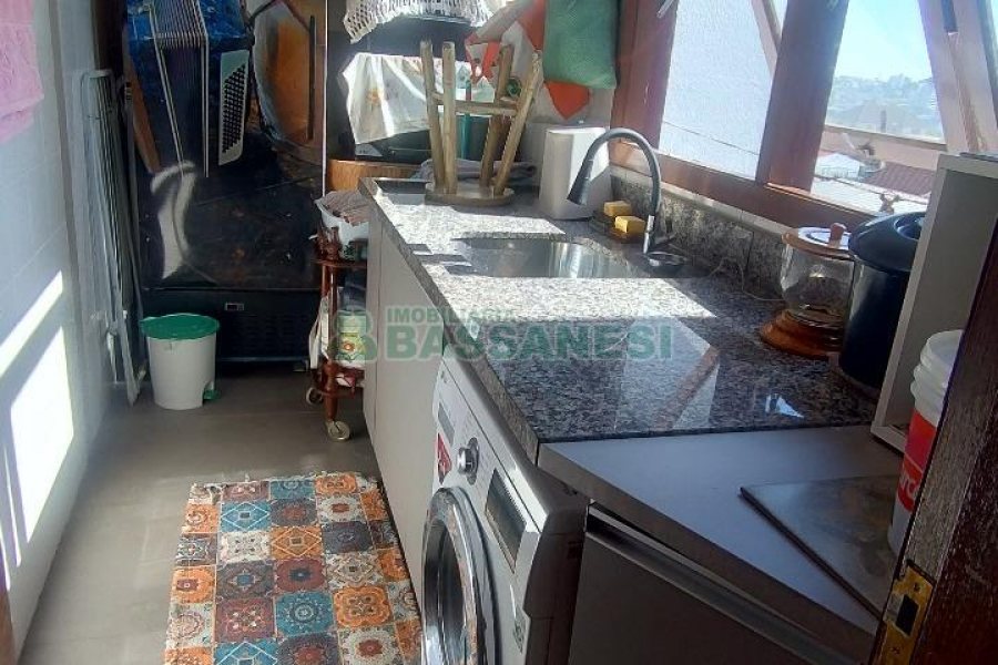 Apartamento com 78m², 2 dormitórios, 1 vaga, no bairro Medianeira em Caxias do Sul para Comprar
