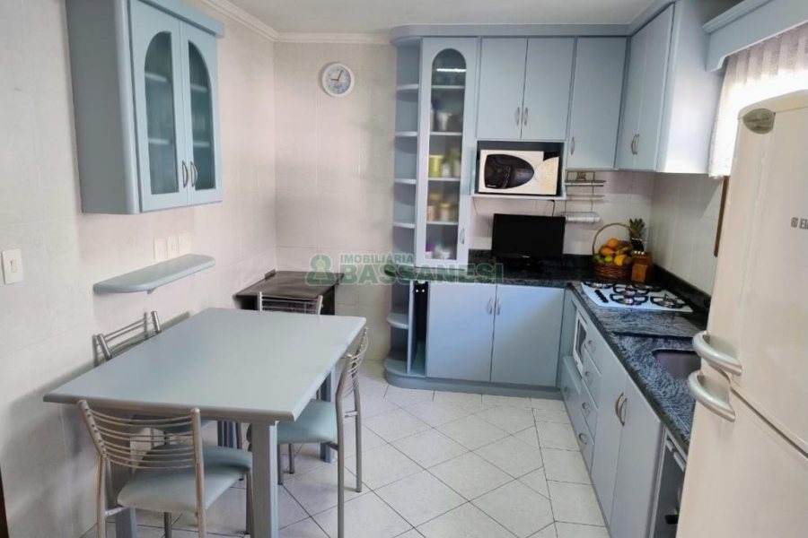 Sobrado com 182m², 3 dormitórios, 2 vagas, no bairro De Lazzer em Caxias do Sul para Comprar