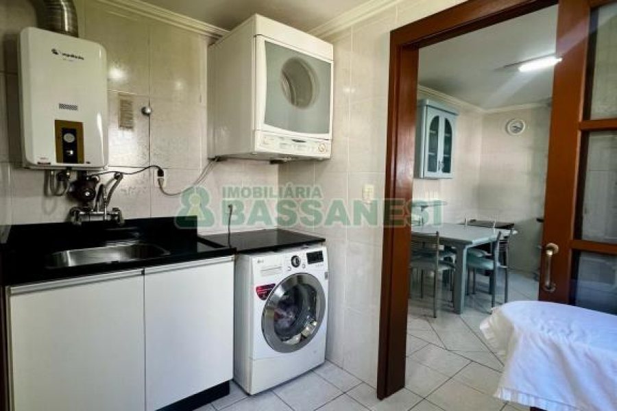 Sobrado com 182m², 3 dormitórios, 2 vagas, no bairro De Lazzer em Caxias do Sul para Comprar