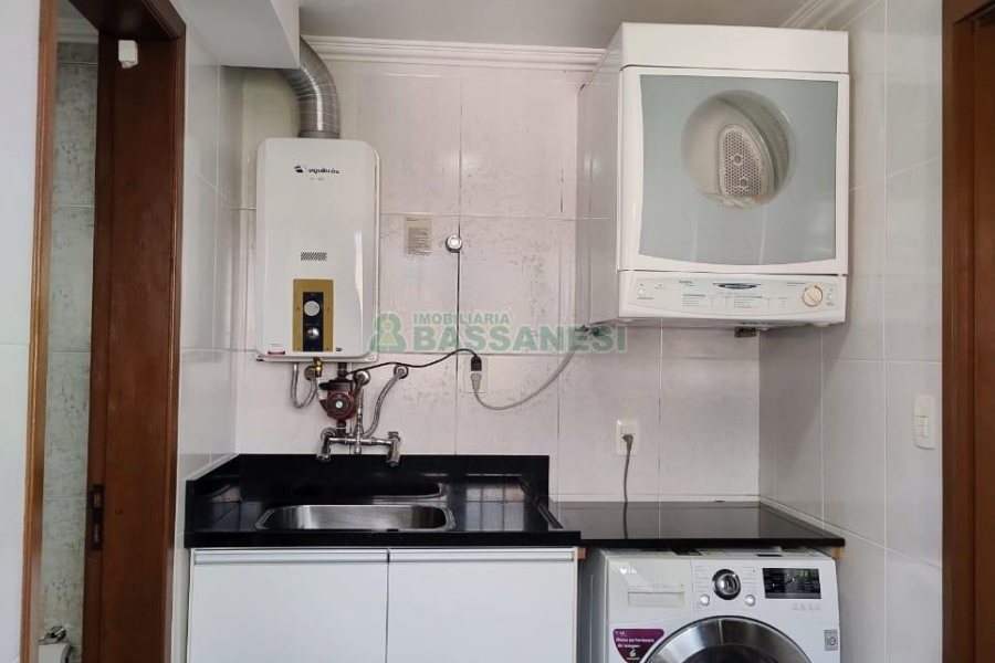 Sobrado com 182m², 3 dormitórios, 2 vagas, no bairro De Lazzer em Caxias do Sul para Comprar