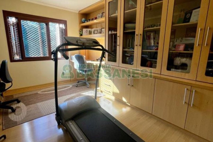 Sobrado com 182m², 3 dormitórios, 2 vagas, no bairro De Lazzer em Caxias do Sul para Comprar