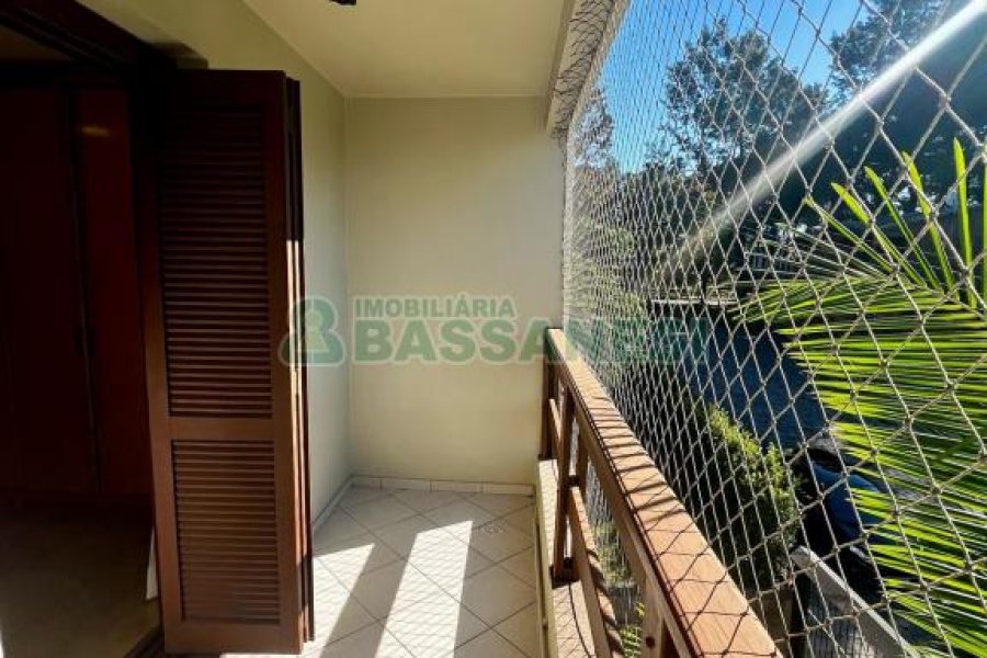 Sobrado com 182m², 3 dormitórios, 2 vagas, no bairro De Lazzer em Caxias do Sul para Comprar