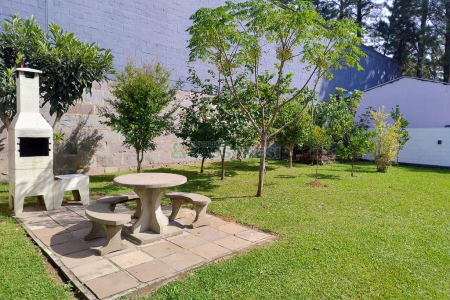 Sobrado com 182m², 3 dormitórios, 2 vagas, no bairro De Lazzer em Caxias do Sul para Comprar