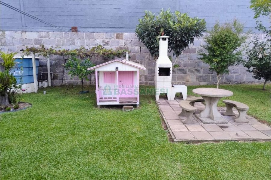 Sobrado com 182m², 3 dormitórios, 2 vagas, no bairro De Lazzer em Caxias do Sul para Comprar